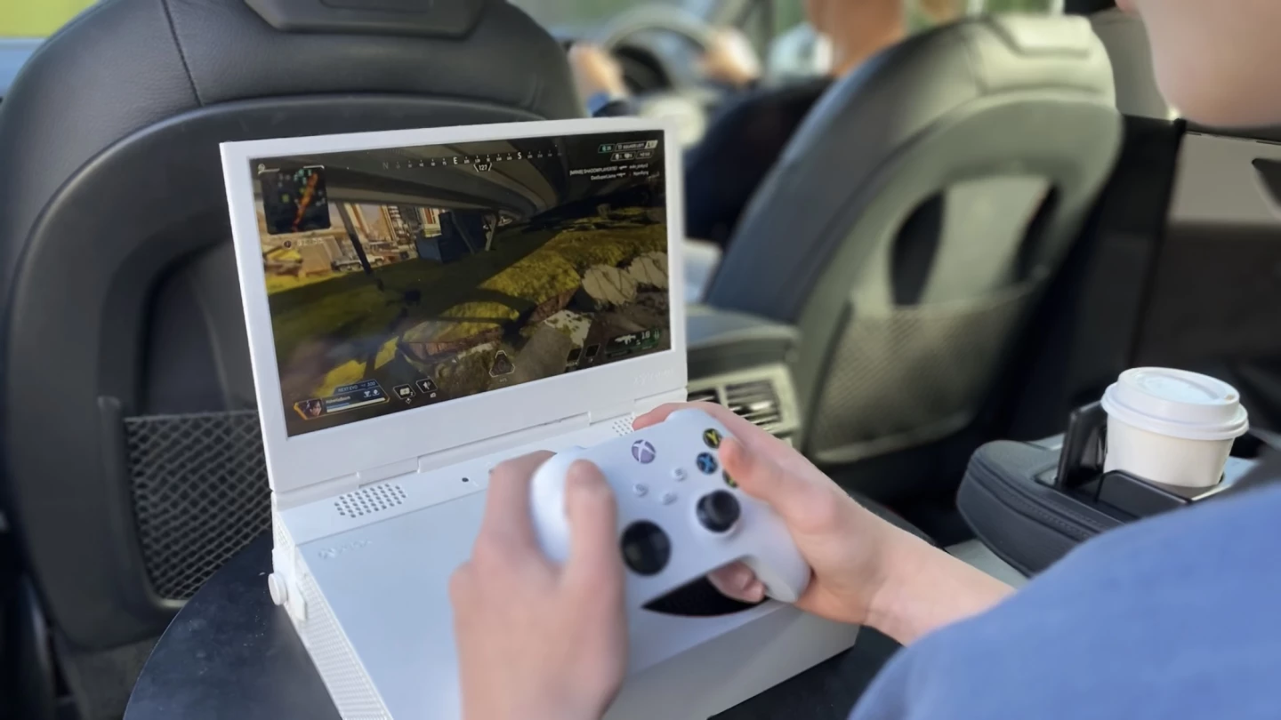 The xScreen is an add-on laptop-like screen that makes the Xbox Series S portable